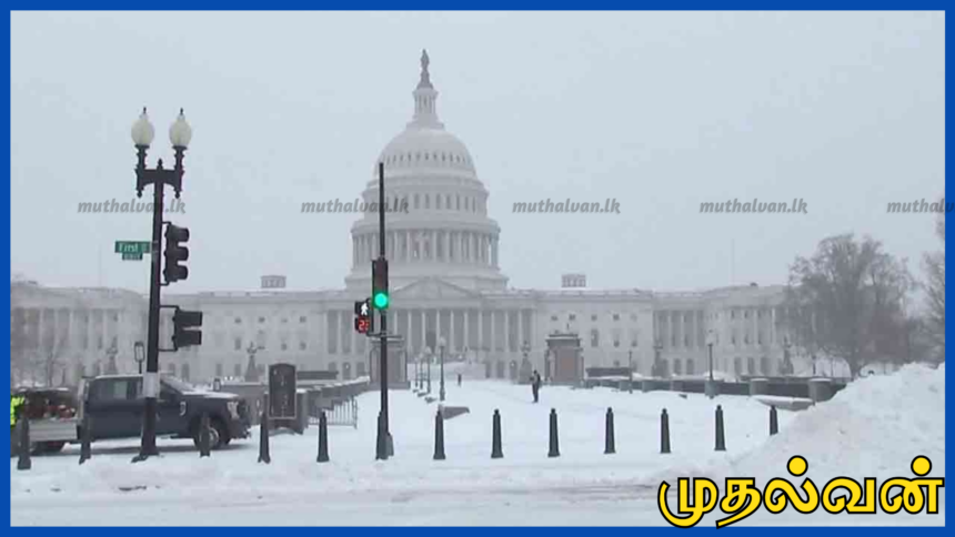 அமெரிக்காவை உலுக்கிய பெரும் பனிப்புயல் – லட்சக்கணக்கான வீடுகளில் மின்சாரம் துண்டிப்பு